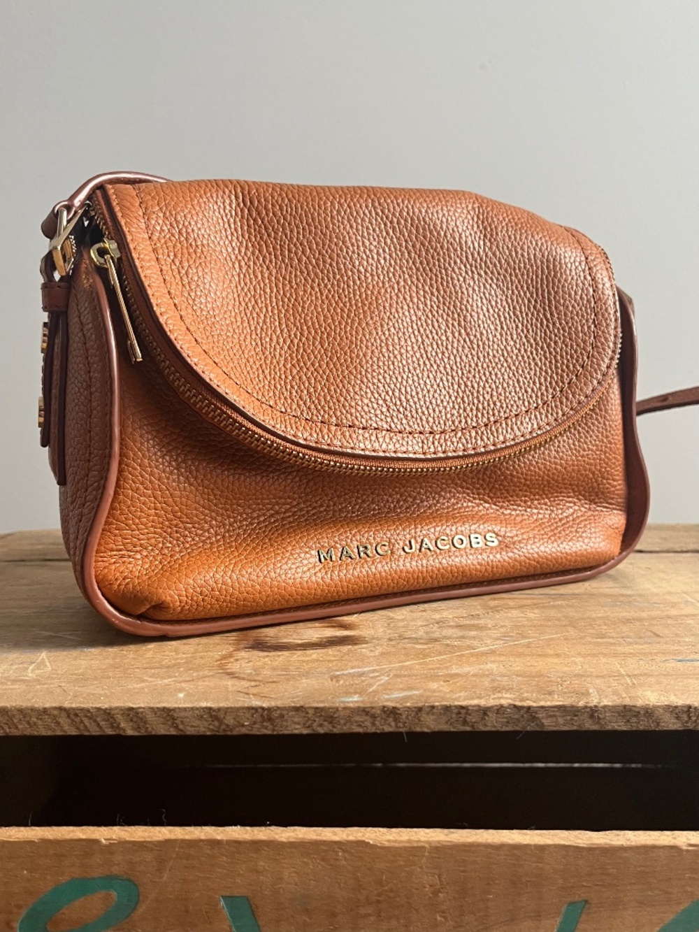MARC JACOBS Groove Mini Messenger Crossbody Bag - Smoked Almond